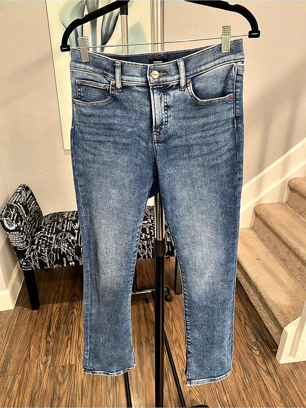 Express Mid Rise Medium Wash Skyscraper Jeans - Picture 4 of 7